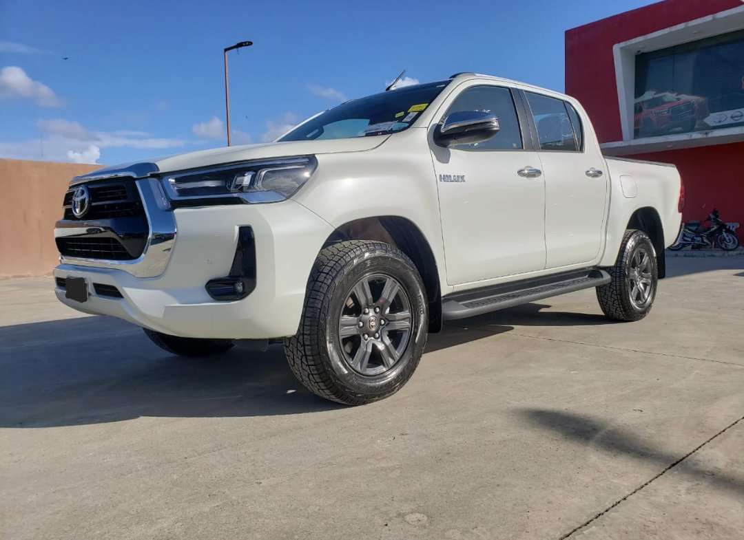 CAMIONETA PICK UP 4x4 / HILUX