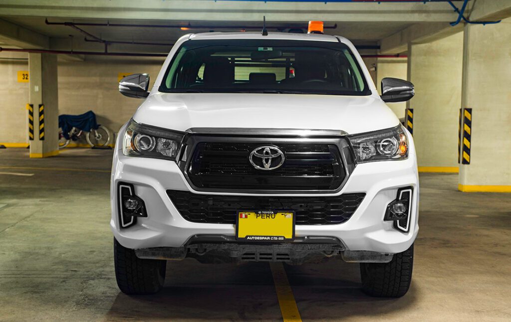 CAMIONETA PICK UP 4x4 / HILUX